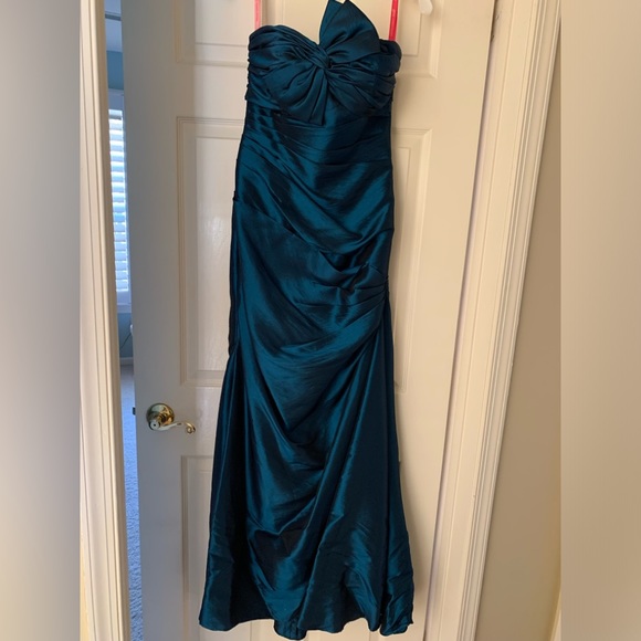 Prom dress - Picture 2 of 7